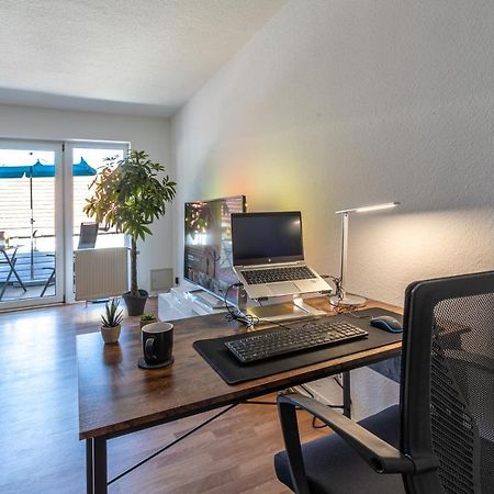 Gemuetliche 2-Zimmer Wohnung - Balkon - Parkplatz - Smart Tv - Arbeitsplatz Friedberg  Exteriör bild