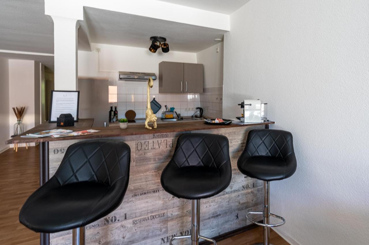 Gemuetliche 2-Zimmer Wohnung - Balkon - Parkplatz - Smart Tv - Arbeitsplatz Friedberg  Exteriör bild